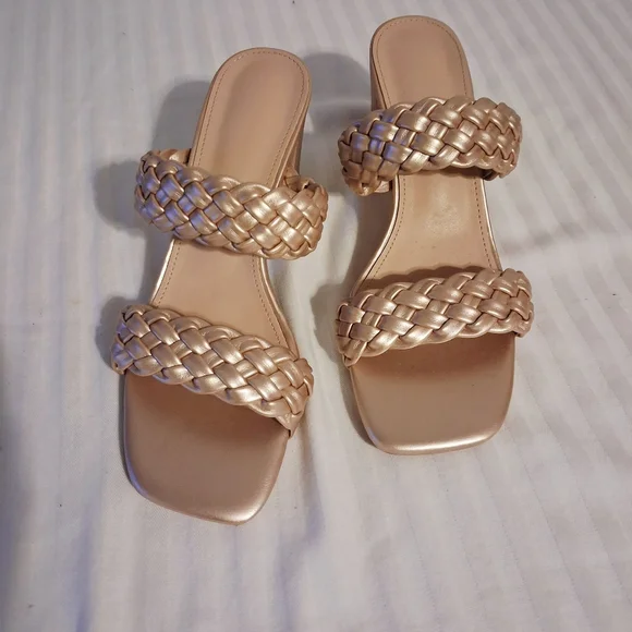 Gold Sandals With Braided Strap - Picture 1 of 9